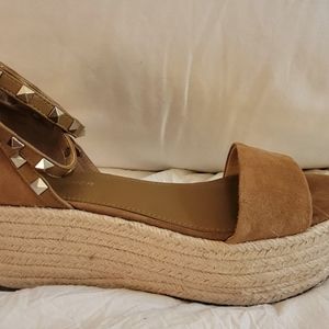 Marc Fisher 7.5 Carmel suede ankle strap sandals